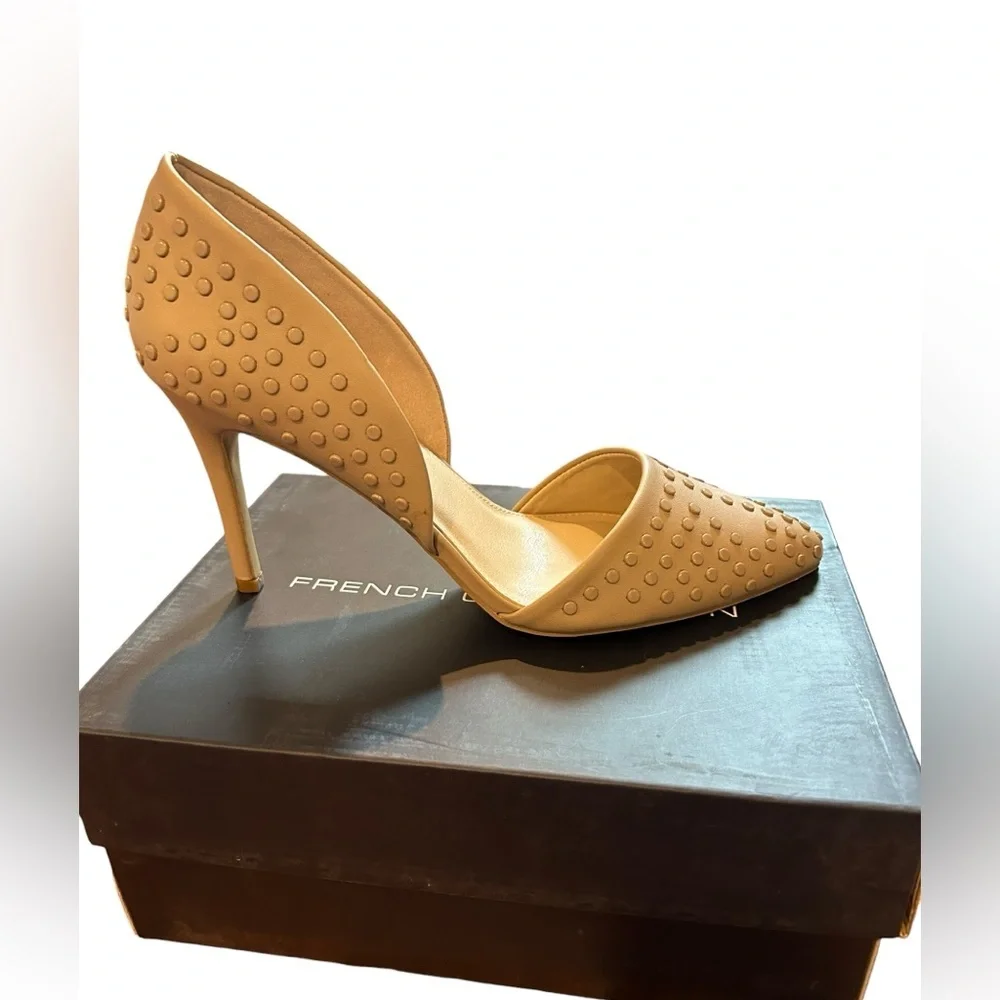 French Connection Women's Forever Studded Two-Piece Pumps Heels nude/beige NIB